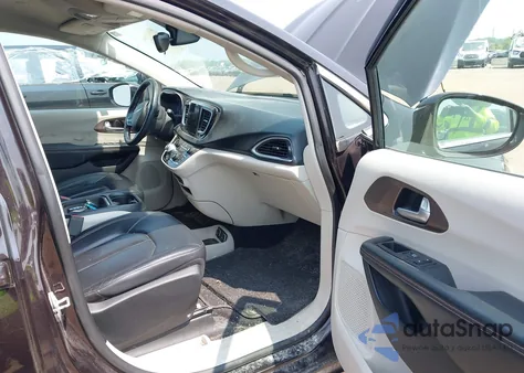 2017 Chrysler Pacifica Touring-L z USA, uszkodzony, nr VIN 2C4RC1BG3HR831590